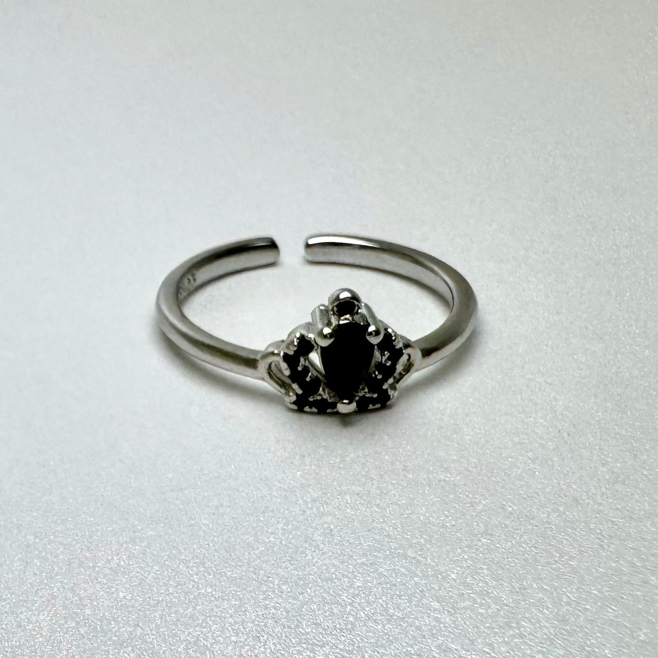 Regal Noir Ring